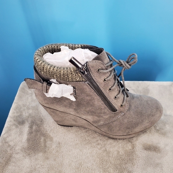 NEW! Shoe Dazzle grey wedge booties 9 - Picture 5 of 13
